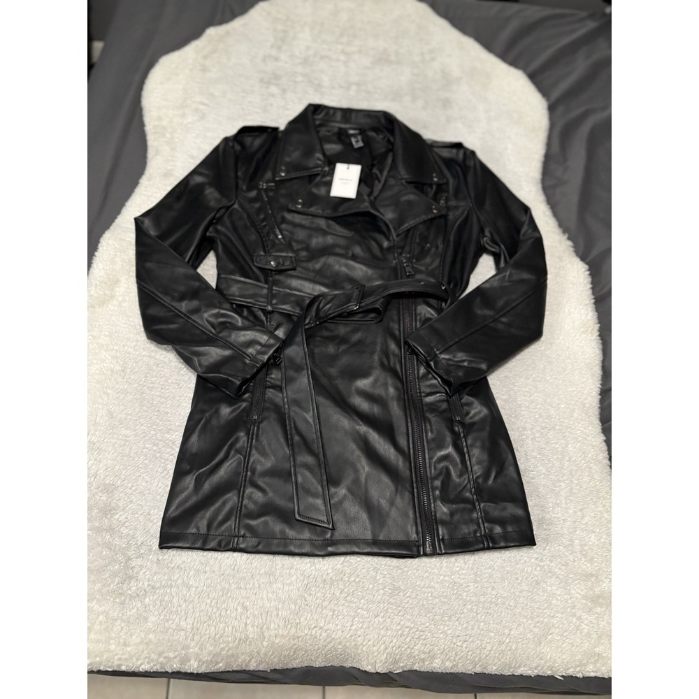 Forever 21 Premium Women's Black Moto Faux Leather Jacket Size Large‎ Belt